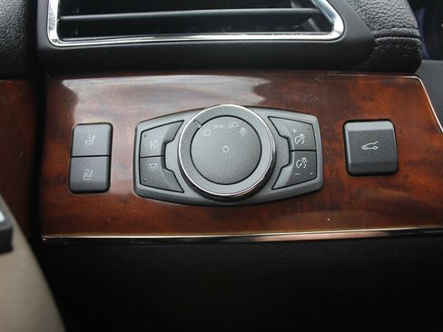 Used 2013 Lincoln MKX AWD image 16