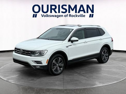 Used 2018 Volkswagen Tiguan SEL AWD/4WD image 2