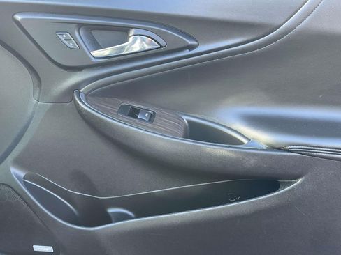 Used 2022 Chevrolet Malibu Premier image 9