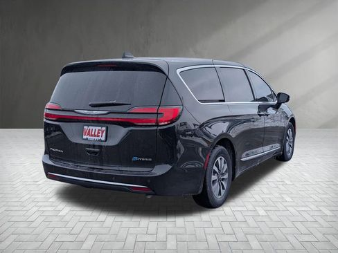 Used 2023 Chrysler Pacifica Limited image 10