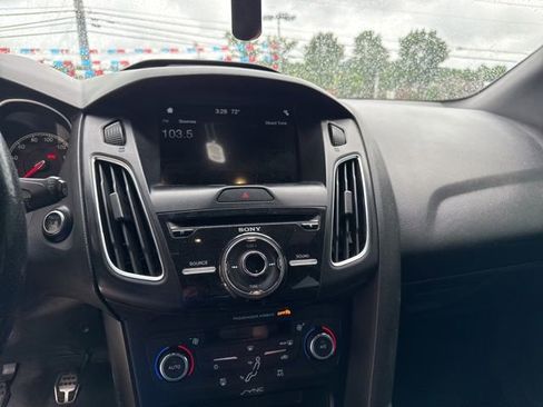 Used 2017 Ford Focus ST w/ Equipment Group 401A FWD image 4