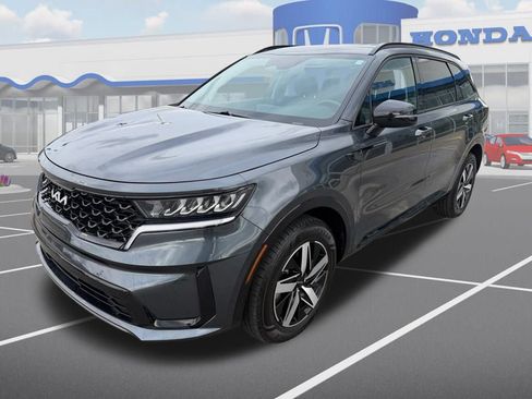 Used 2023 Kia Sorento S image 3