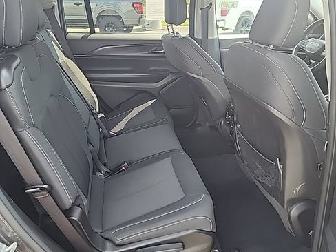 Used 2023 Jeep Grand Cherokee L Laredo w/ Luxury Tech Group I AWD/4WD image 12