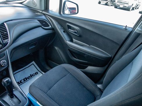 Used 2020 Chevrolet Trax LS image 15