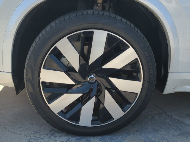 Certified 2023 Volvo XC90 T8 Plus w/ Protection Package Premier AWD/4WD image 10