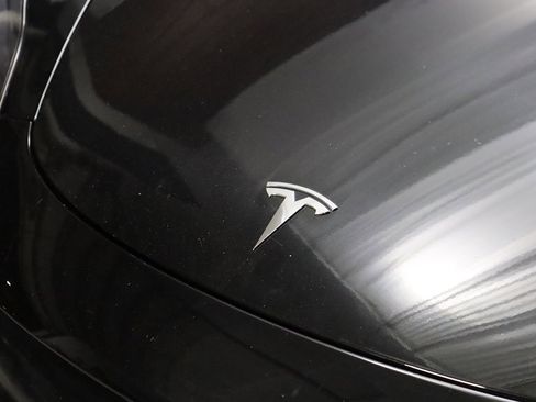 Used 2023 Tesla Model 3 Standard Range image 4
