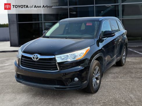 Used 2014 Toyota Highlander XLE AWD/4WD image 2