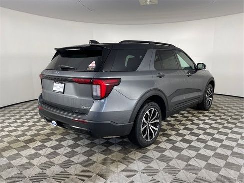 Used 2025 Ford Explorer ST-Line image 25