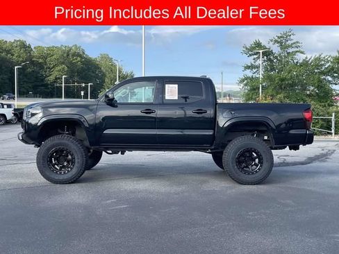 Used 2022 Toyota Tacoma SR AWD/4WD image 2