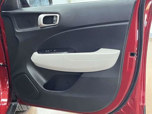 Used 2025 Hyundai Venue SEL FWD image 28