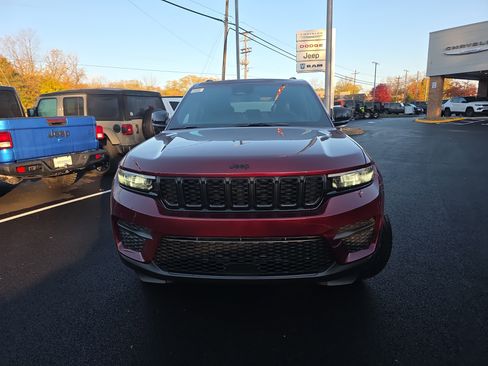 New 2025 Jeep Grand Cherokee Altitude image 16