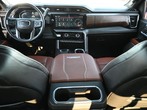 Used 2024 GMC Sierra 3500 Denali Ultimate AWD/4WD image 3