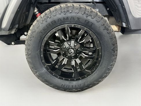 Used 2020 Jeep Gladiator Rubicon image 11