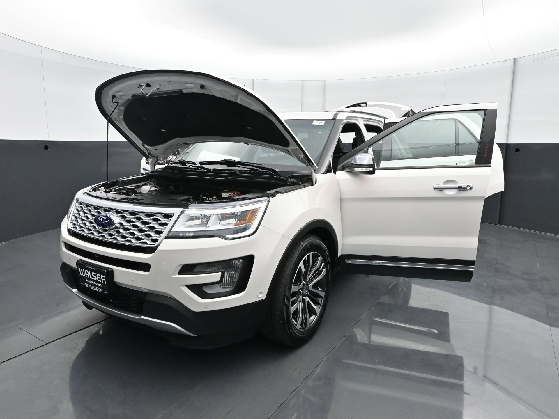 Used 2017 Ford Explorer Platinum AWD/4WD image 29