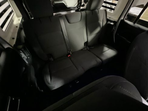 Used 2018 Jeep Wrangler Unlimited Sport S AWD/4WD image 33