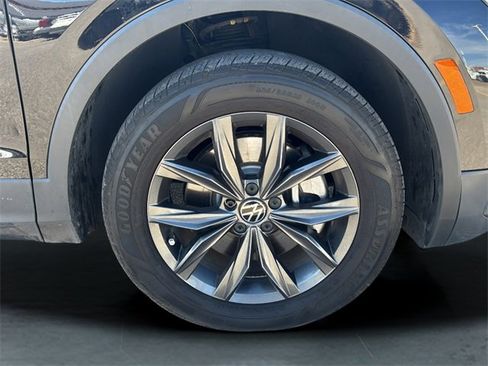 Used 2023 Volkswagen Tiguan SE image 9