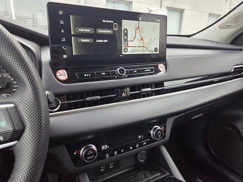 Used 2025 Mitsubishi Outlander SE image 9