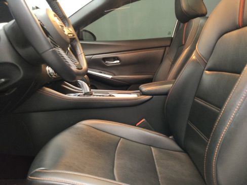 Used 2020 Nissan Sentra SR w/ Premium Package FWD image 17