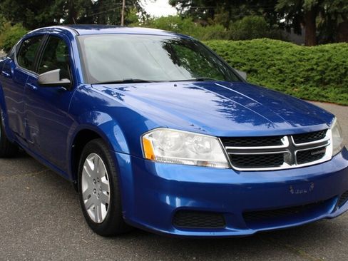 Used 2013 Dodge Avenger SE FWD image 2