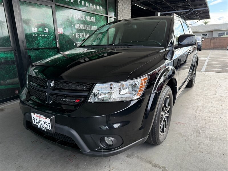 Used 2019 Dodge Journey SE w/ Premium Group FWD image 3