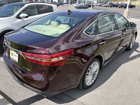 Used 2018 Toyota Avalon Limited w/ All Weather Liner Package FWD image 6
