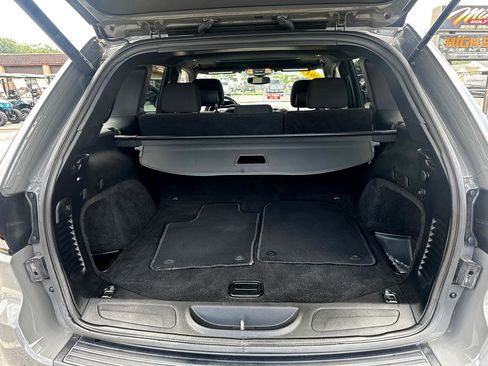 Used 2019 Jeep Grand Cherokee Laredo image 21