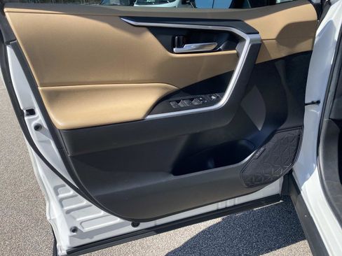 Used 2023 Toyota RAV4 XLE Premium image 21