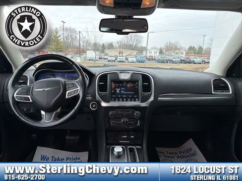 Used 2019 Chrysler 300 Limited image 10