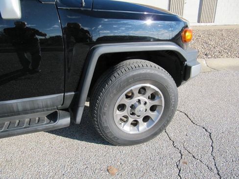 Used 2012 Toyota FJ Cruiser 4WD w/ Upgrade Pkg image 5