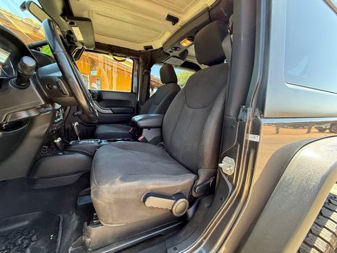 Used 2016 Jeep Wrangler Sport w/ Connectivity Group AWD/4WD image 12