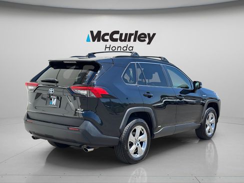Used 2021 Toyota RAV4 XLE Premium AWD/4WD image 3