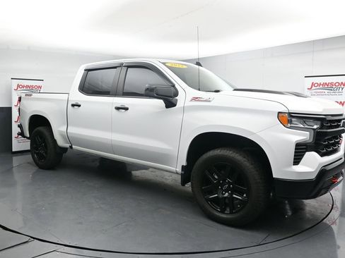 Used 2022 Chevrolet Silverado 1500 LT Trail Boss w/ Convenience Package II AWD/4WD image 2