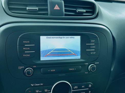 Used 2017 Kia Soul + image 22