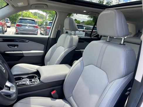 Used 2025 Honda Pilot Touring image 25