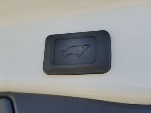 Used 2022 Toyota RAV4 XLE Premium image 10