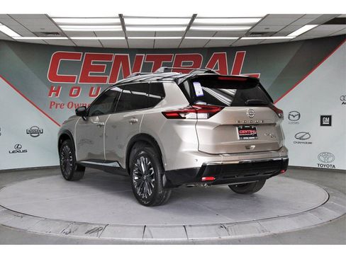 New 2026 Nissan Rogue Platinum w/ Platinum Premium Package image 4