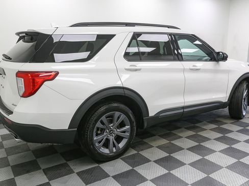Used 2023 Ford Explorer XLT w/ Equipment Group 202A AWD/4WD image 8