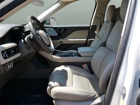 Used 2020 Lincoln Aviator Reserve w/ Equipment Group 202A image 10