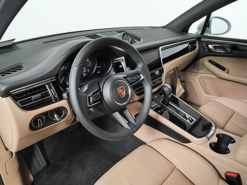 Certified 2026 Porsche Macan Turbo AWD/4WD image 4