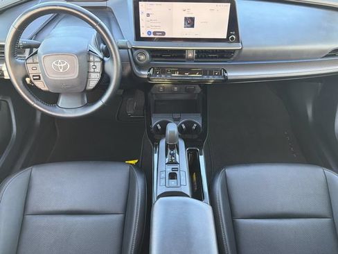 Used 2025 Toyota Prius XLE FWD image 9