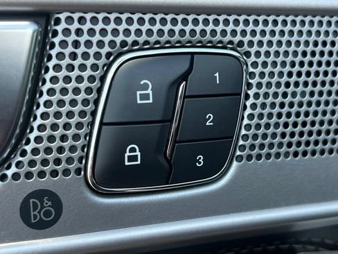 Used 2021 Ford Explorer Limited w/ Equipment Group 301A AWD/4WD image 21