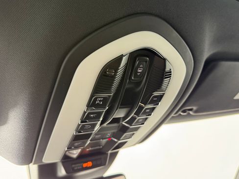 Certified 2023 Porsche Macan AWD/4WD image 27
