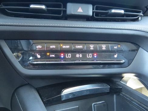 Used 2023 Buick Envision Essence FWD image 21