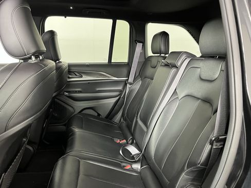 Used 2024 Jeep Grand Cherokee Limited w/ Luxury Tech Group II AWD/4WD image 13