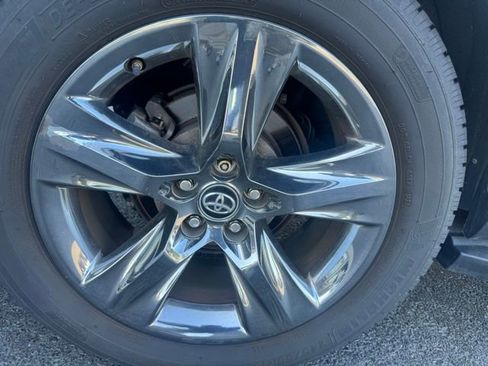 Used 2019 Toyota Highlander Limited Platinum AWD/4WD image 23