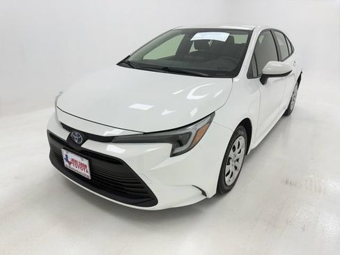 Used 2024 Toyota Corolla LE FWD image 4