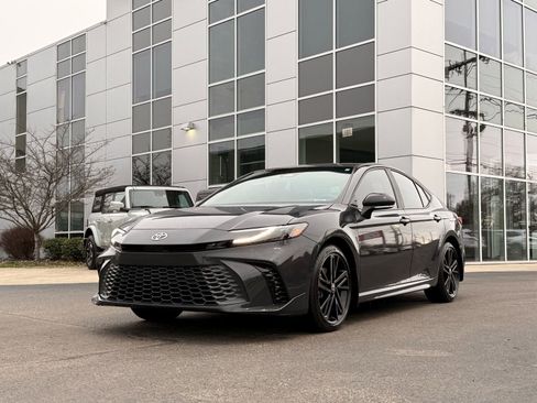 Used 2025 Toyota Camry XSE image 2