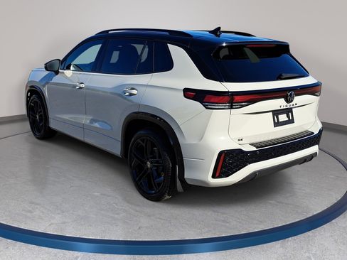 New 2026 Volkswagen Tiguan SE R-Line FWD image 8