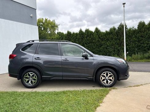Used 2022 Subaru Forester Premium AWD/4WD image 2