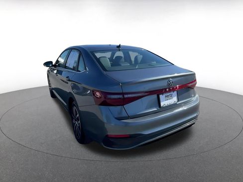 Used 2025 Volkswagen Jetta SE image 11